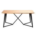 Eenvoudige en moderne houten eettafel met metalen poten